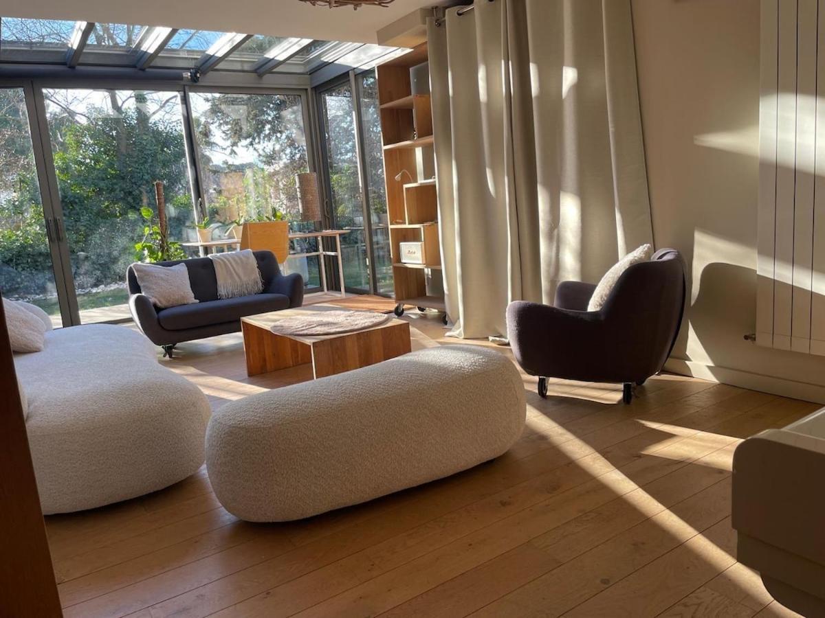 Glass And Wood Designer With Garden In Centertown Вилла *